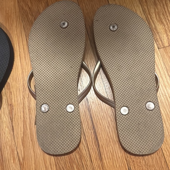 OLD NAVY FLIP FLOPS
SIZE 9 - Picture 2 of 2